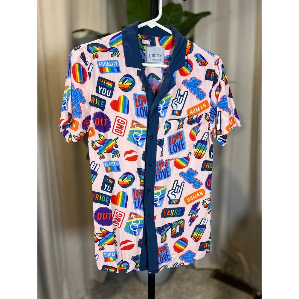 Trinity Collective Pride Sticker Print Pink Short Sleeve Camp Shirt XS